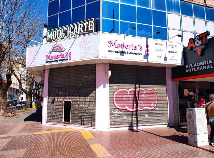 Local . | Av. Presidente Juan Domingo Perón al 1100 1