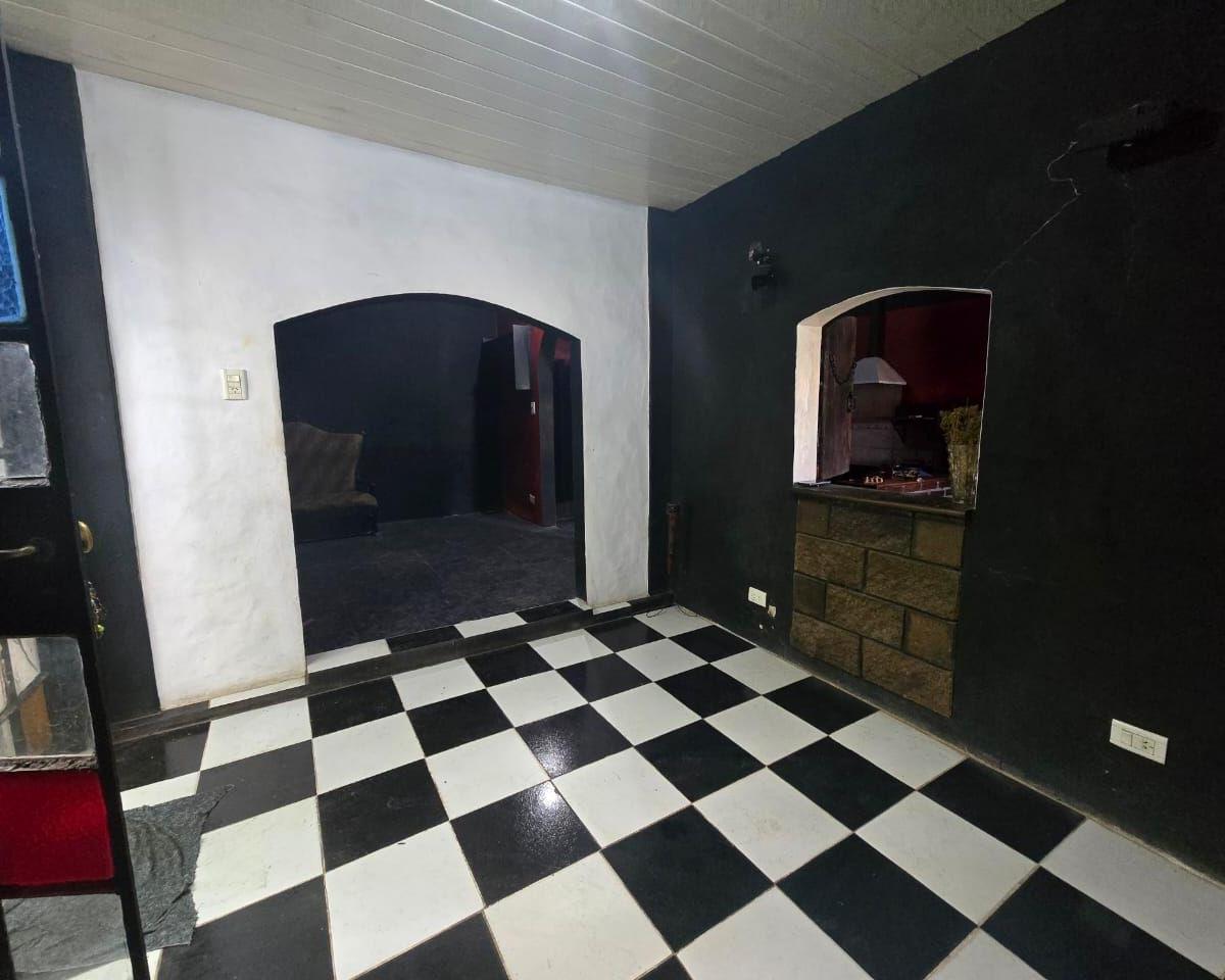 Casa 7 Ambientes o Mas. | Concejal Tribulato Al 5900 5