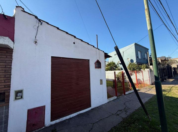 Casa 3 ambientes. | Zuviria al 2800 2