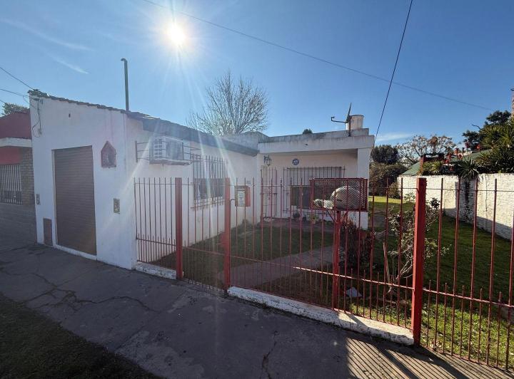 Casa 3 ambientes. | Zuviria al 2800 1