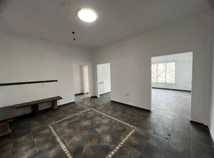 Departamento 4 ambientes. | Av. Presidente Juan Domingo Peron al 1800 2