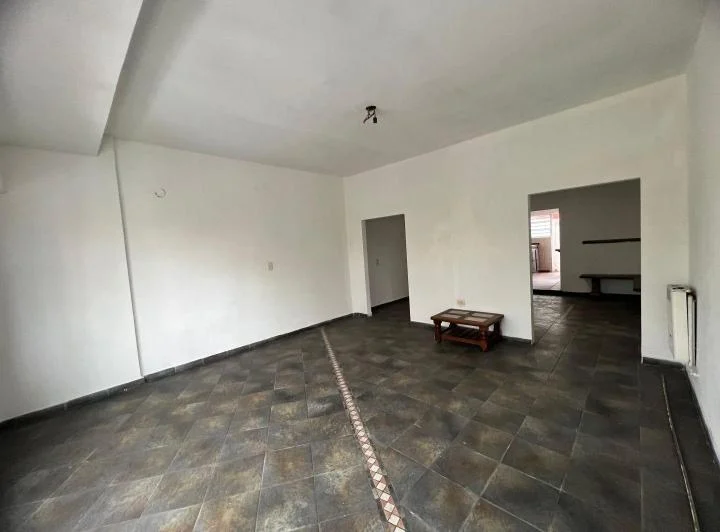 Departamento 4 ambientes. | Av. Presidente Juan Domingo Peron al 1800 4