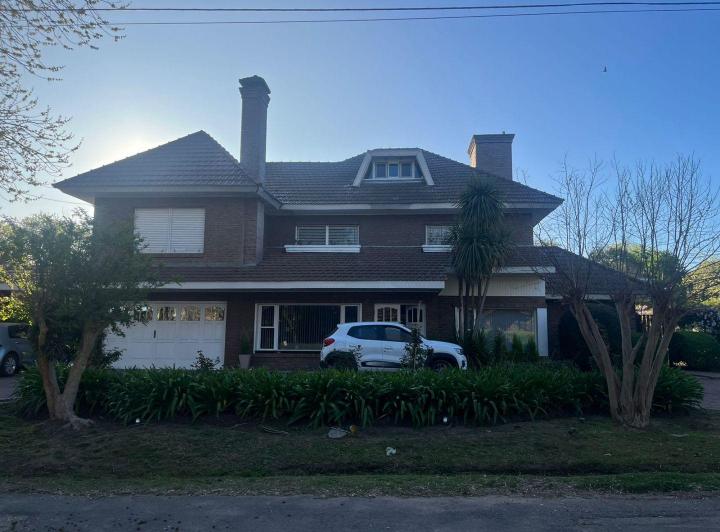 Casa 5 ambientes. | Aristobulo del Valle al 2500 1