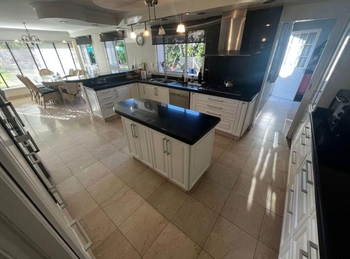 Casa 5 ambientes. | Aristobulo del Valle al 2500 3