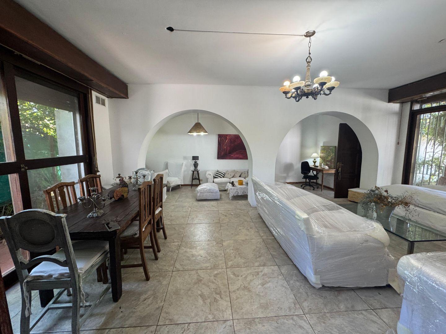 Casa 4 ambientes. | Tucuman al 1700