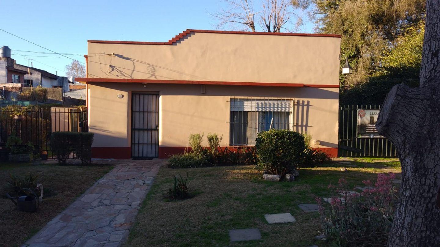 Casa 4 ambientes. | Maestro Angel D'elia al 400