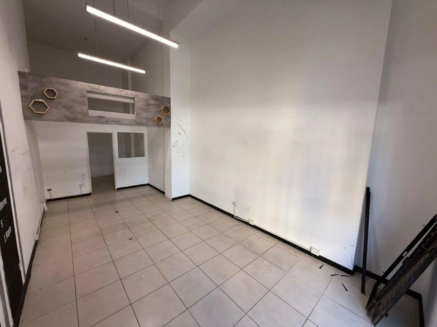 Local . | Sargento Cabral al 1100 2