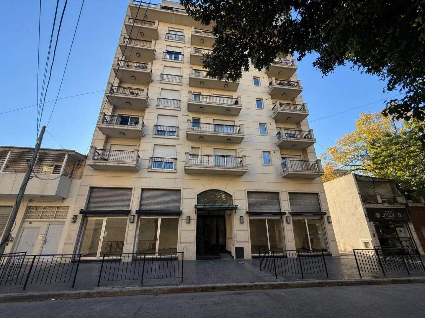 Local . | Sargento Cabral al 1100 1