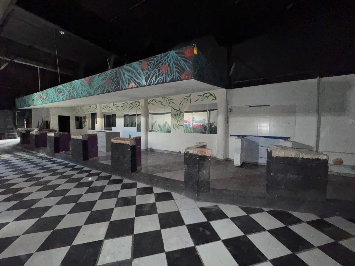 Local . | Av. Pres. Arturo Umberto Illia al 6700 2