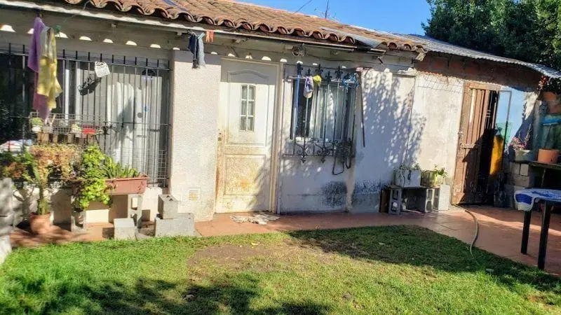 Casa 3 ambientes. | Gral. Mosconi al 1100 2