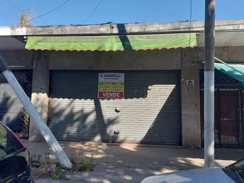 Local . | Miguel Cane al 2400 4