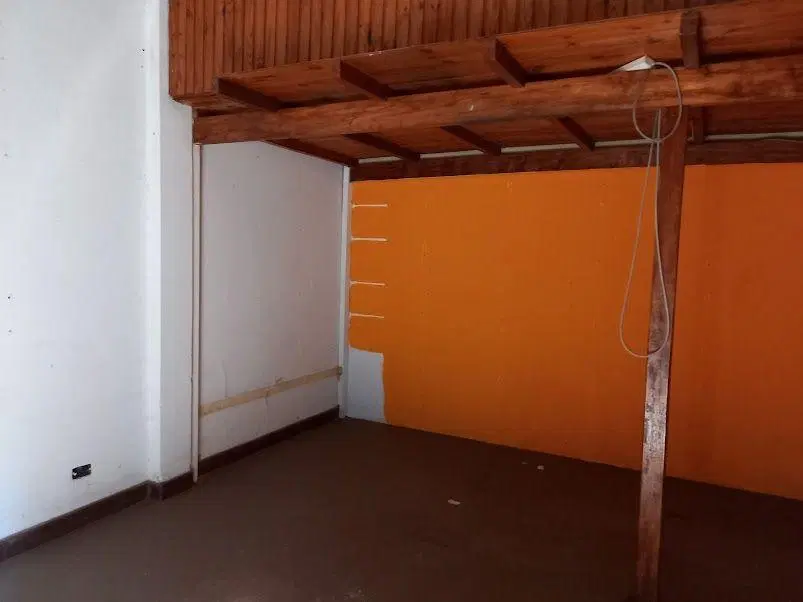 Local . | Miguel Cane al 2400 1