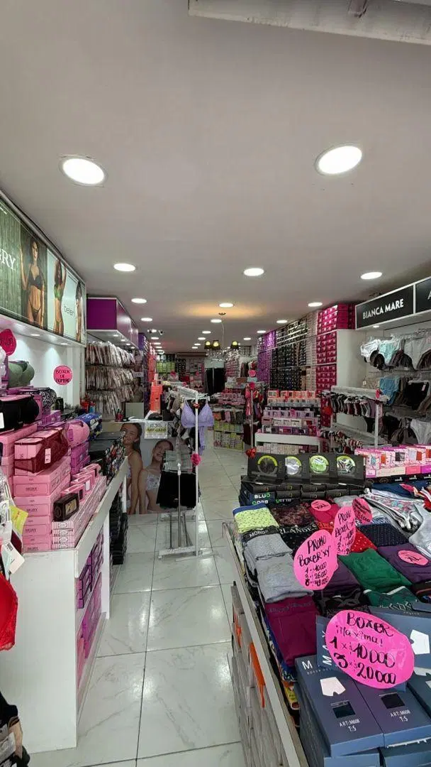 Local . | Av. Pres. Juan Domingo Peron al 1600 3