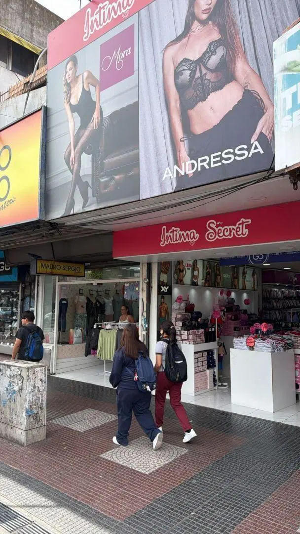 Local . | Av. Pres. Juan Domingo Peron al 1600 1