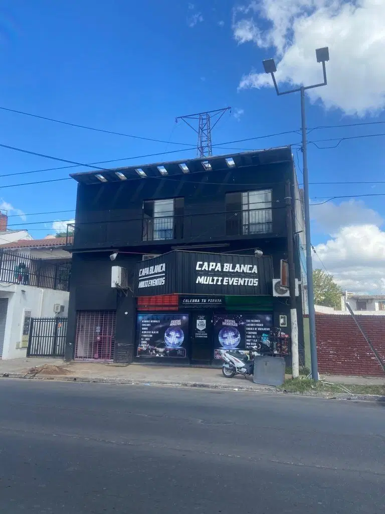 Local . | Av. Pres. Juan Domingo Peron al 4700 1