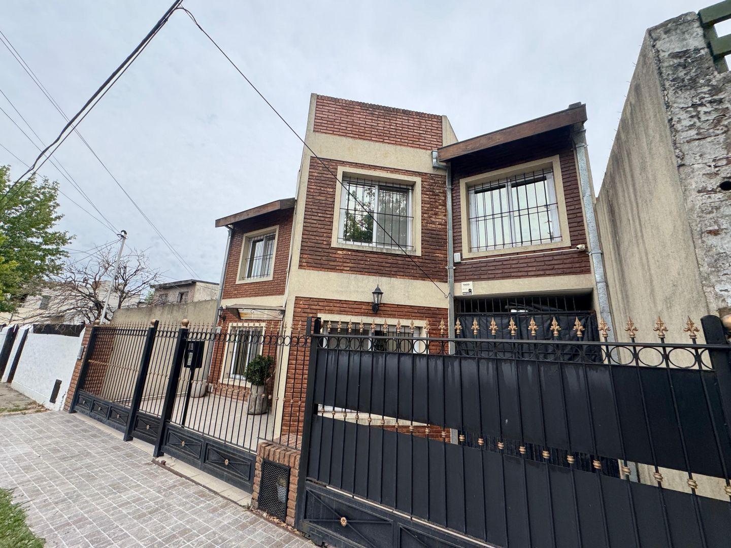 Casa 4 ambientes. | Letonia al 1000