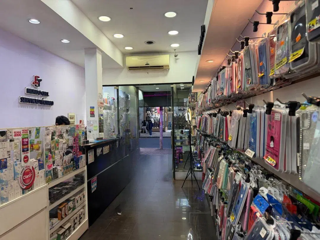 Local . | Av. del Libertador al 100 4