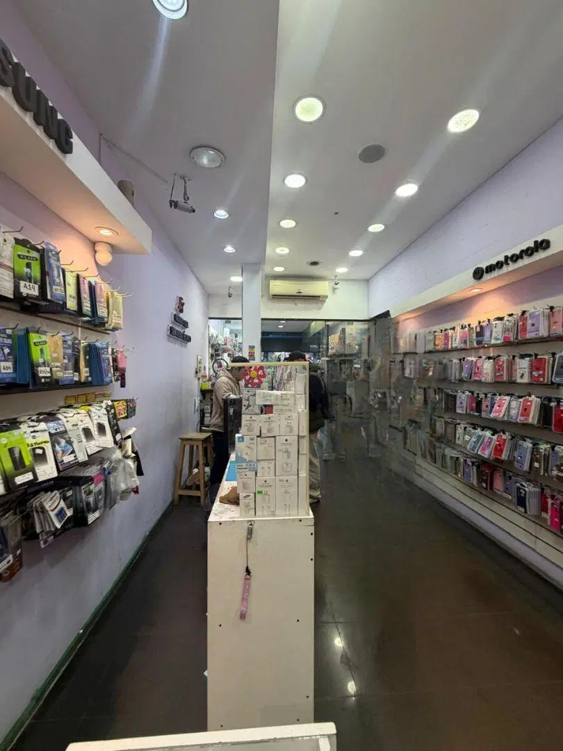Local . | Av. del Libertador al 100 3