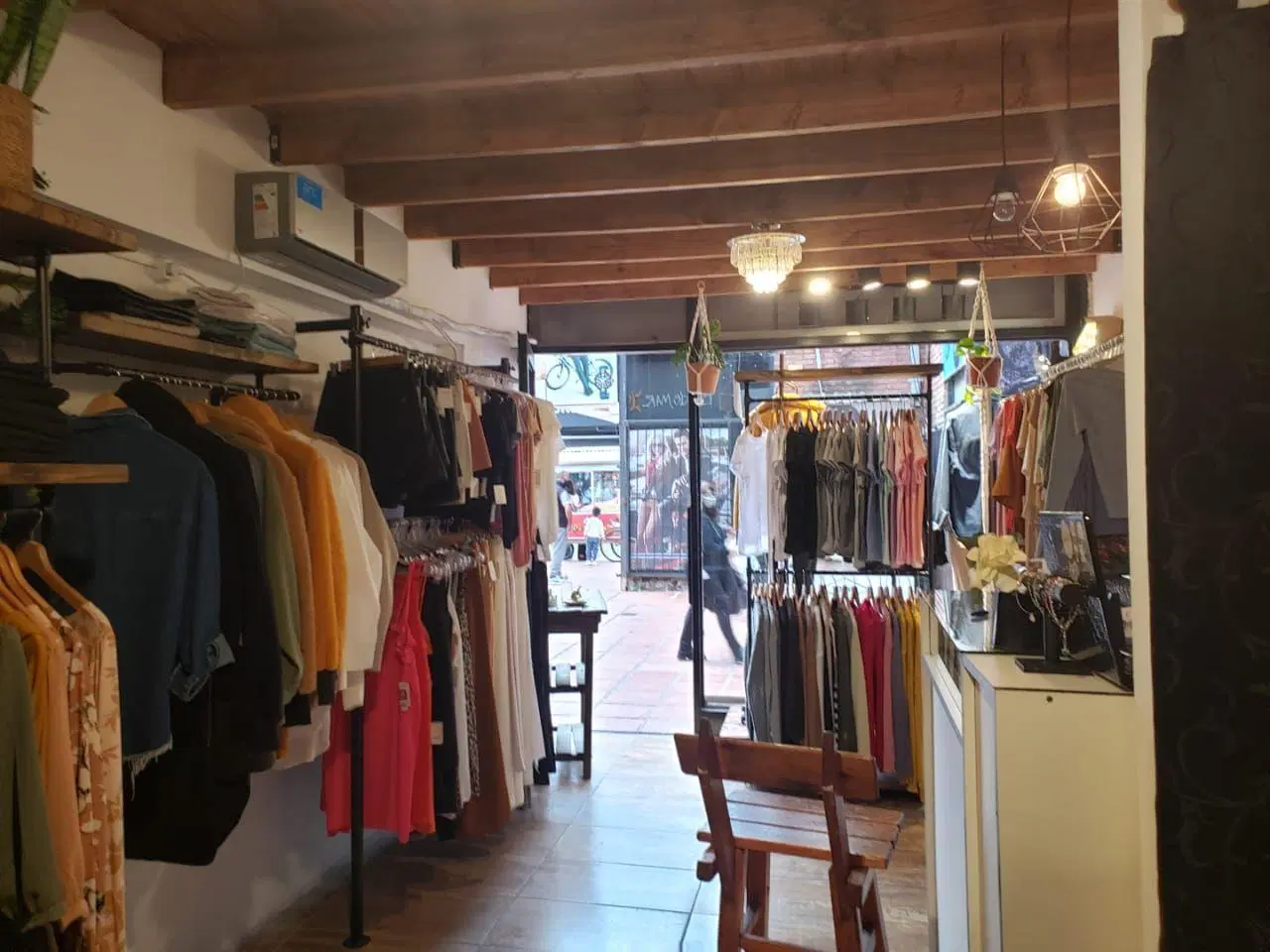 Local . | Paunero esquina Belgrano 2