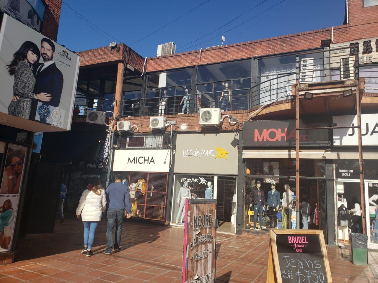 Local . | Paunero esquina Belgrano