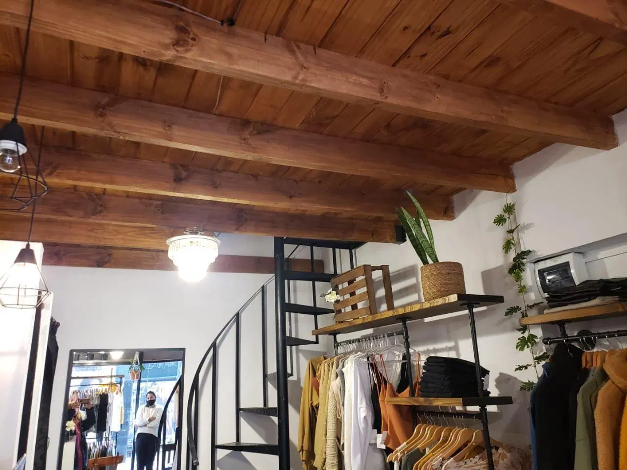 Local . | Paunero esquina Belgrano 3