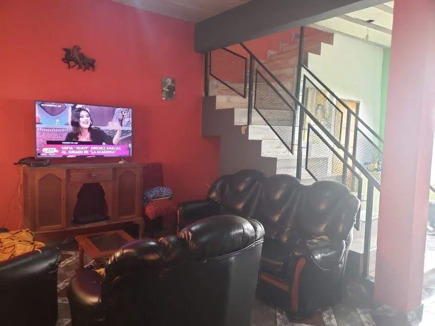 Casa 5 ambientes. | Lourdes al 4400 4