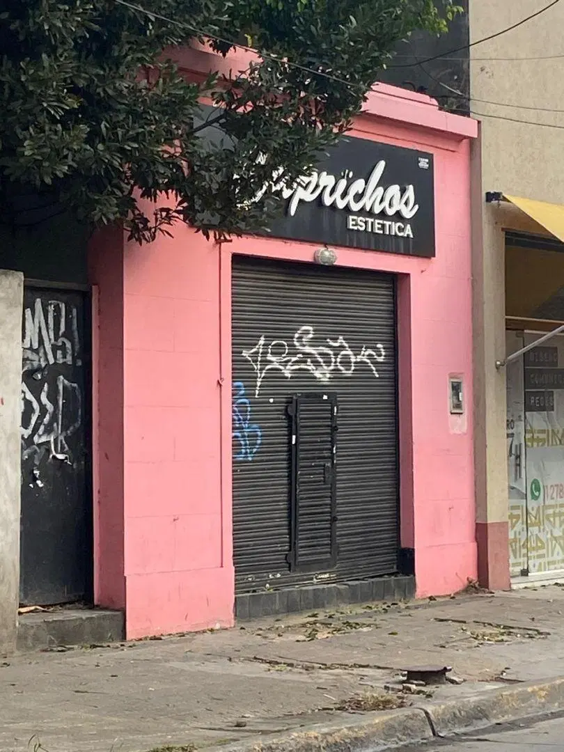 Local . | Paunero al 1700 4