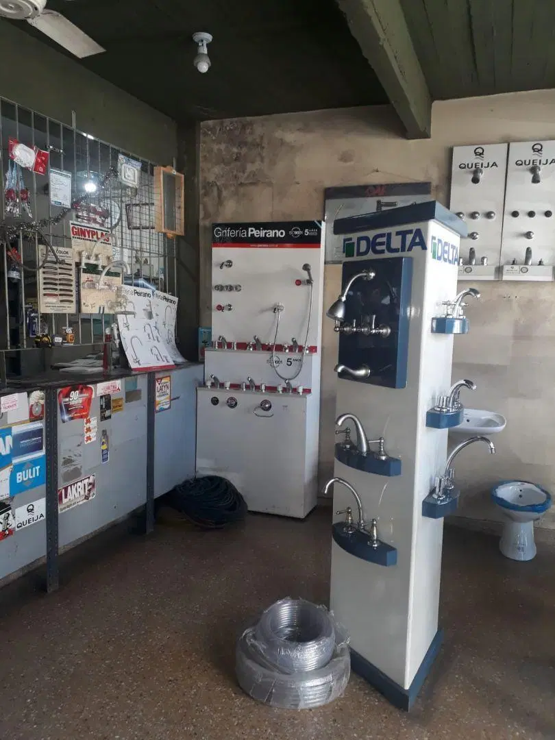 Local . | Av. Gaspar Campos al 6000 2