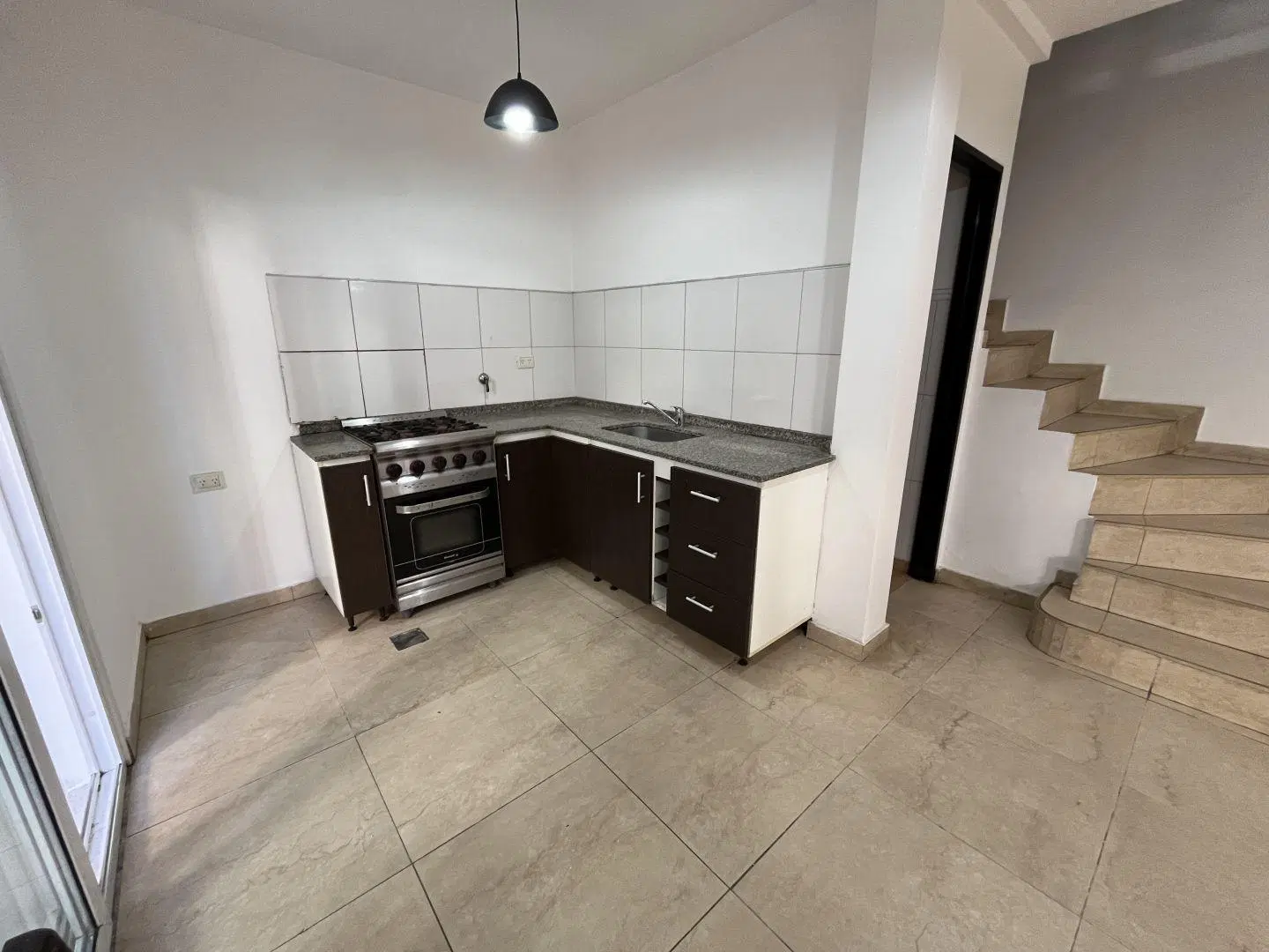 Departamento 4 ambientes. | Int. Juan Irigoin al 1400 8
