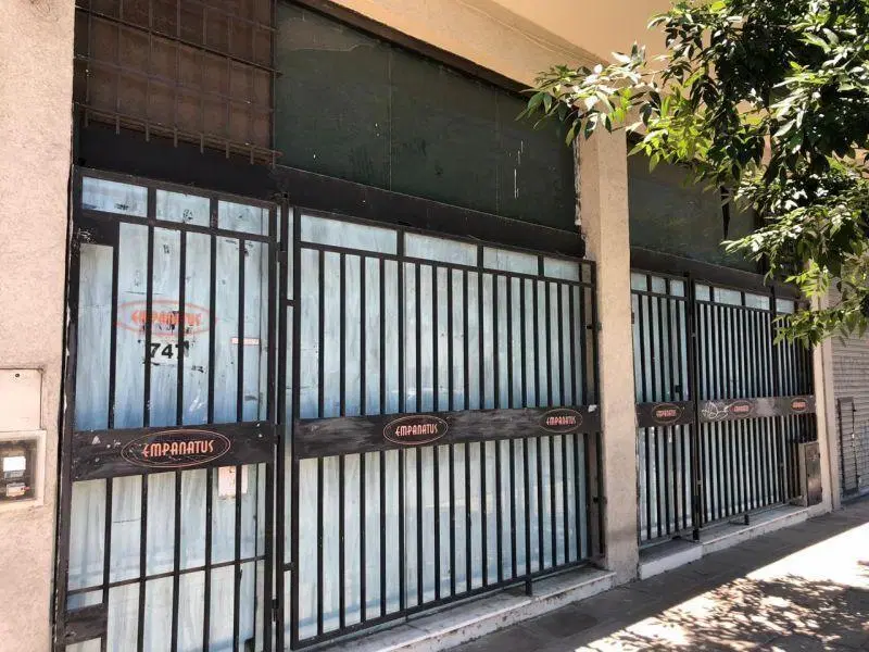 Local . | Av. Senador Moron al 700 1