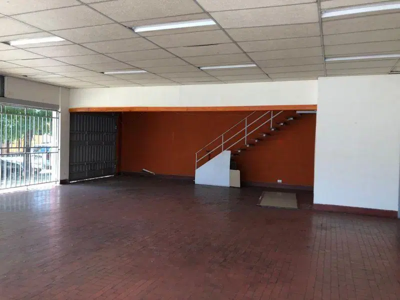 Local . | Av. Senador Moron al 700 2