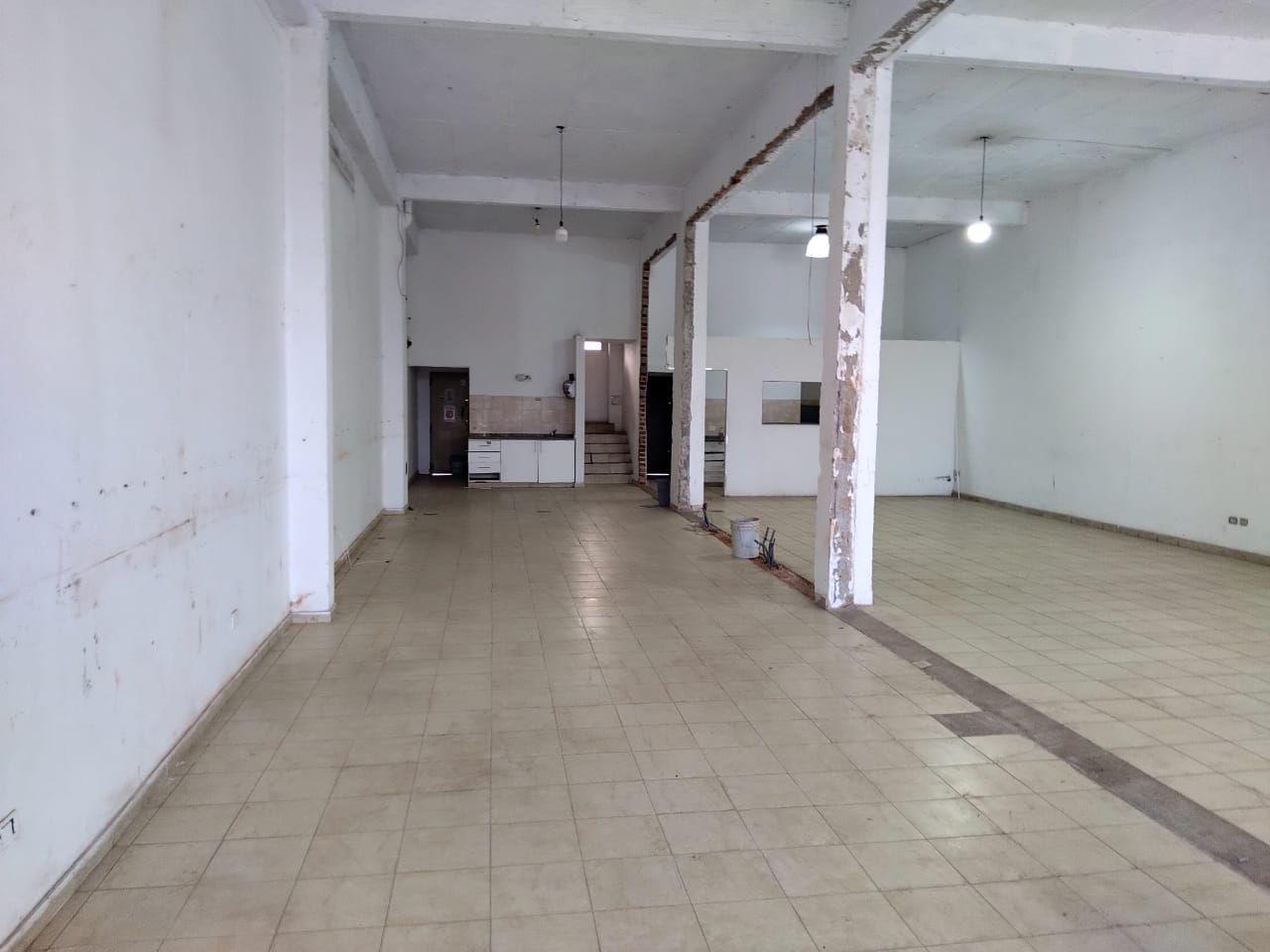 Foto de Local . | Av. Hipolito Yrigoyen al 1400, imagen 4