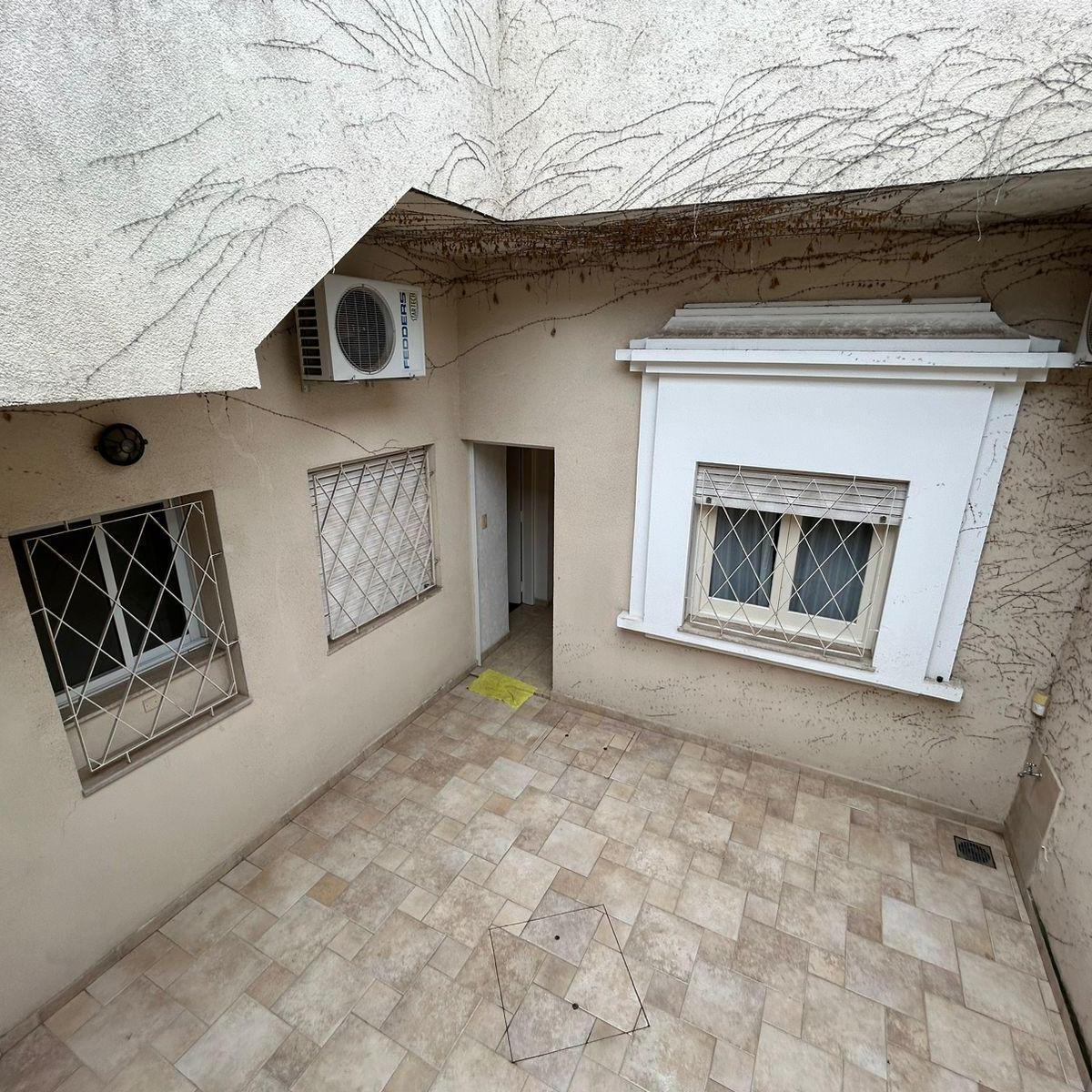 Venta Casa con Cochera de 3 Dorm. en Lourdes 1