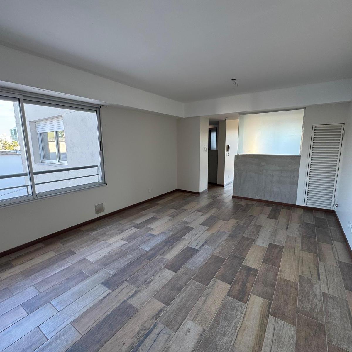 Venta Departamento Amplio Dos Dorm. Barrio Refineria Cochera 2