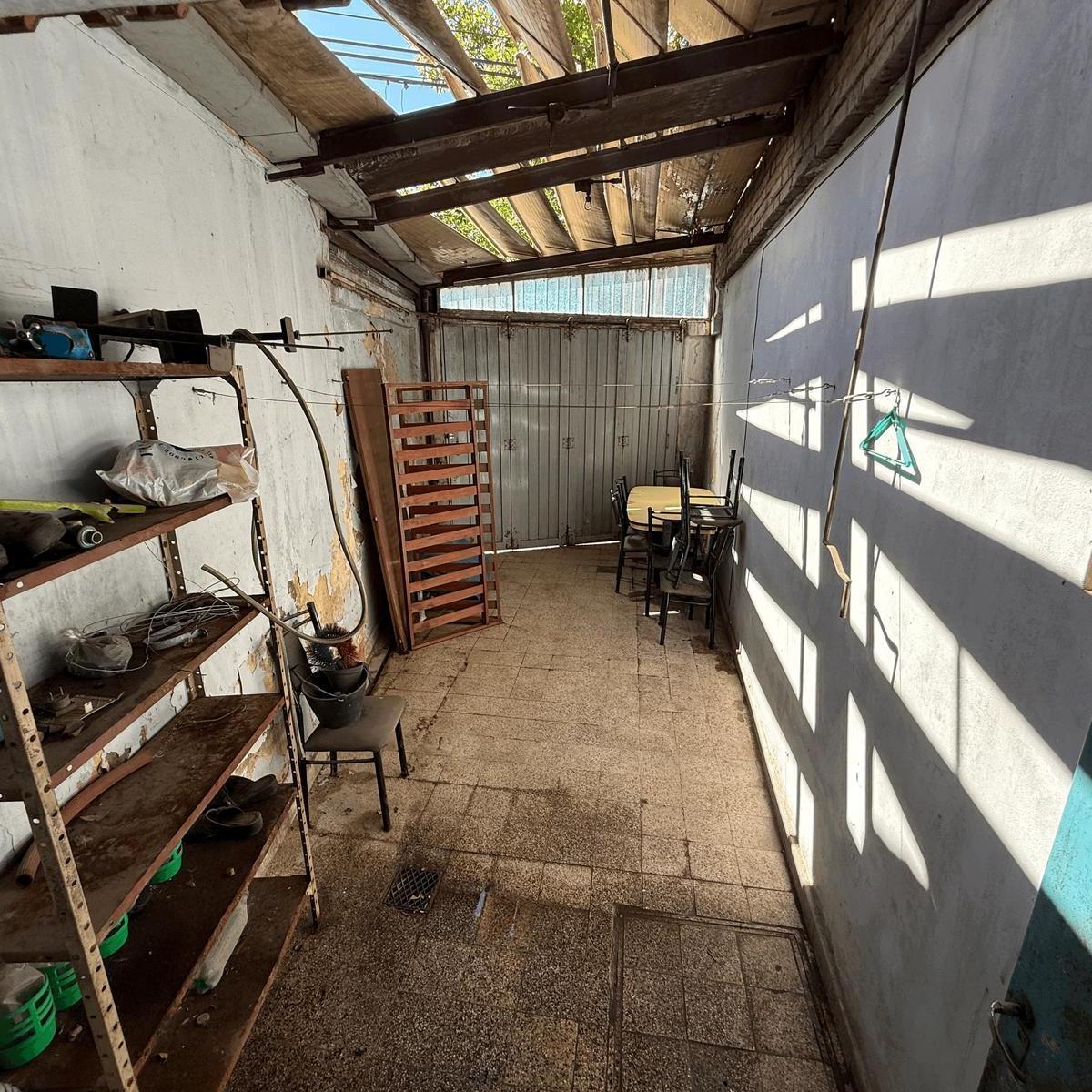 Casa Esquina a Reciclar con 4 Dorm. 3