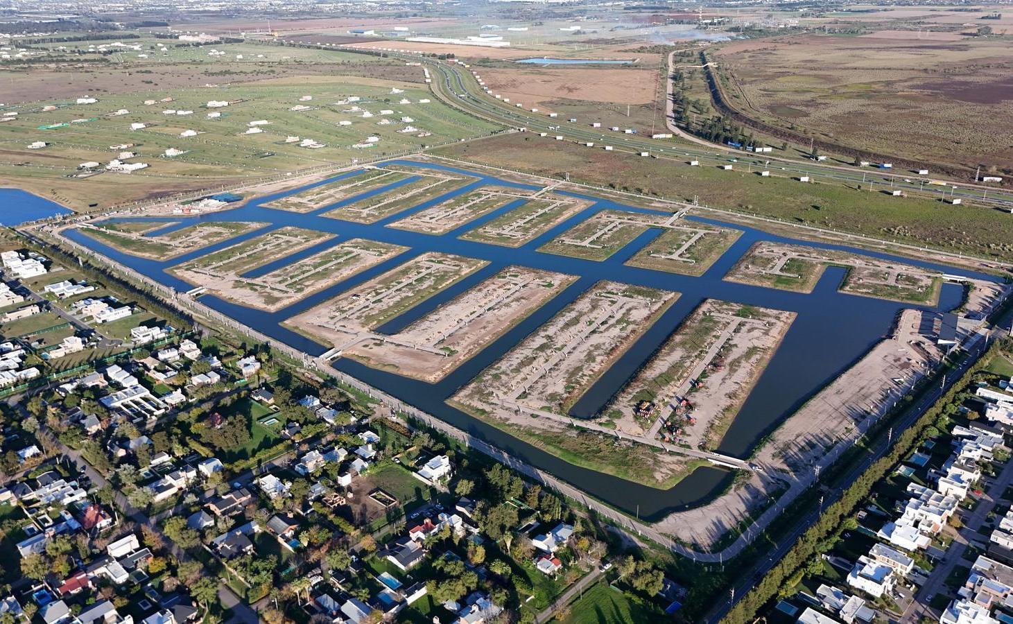Venta terreno Funes Lakes