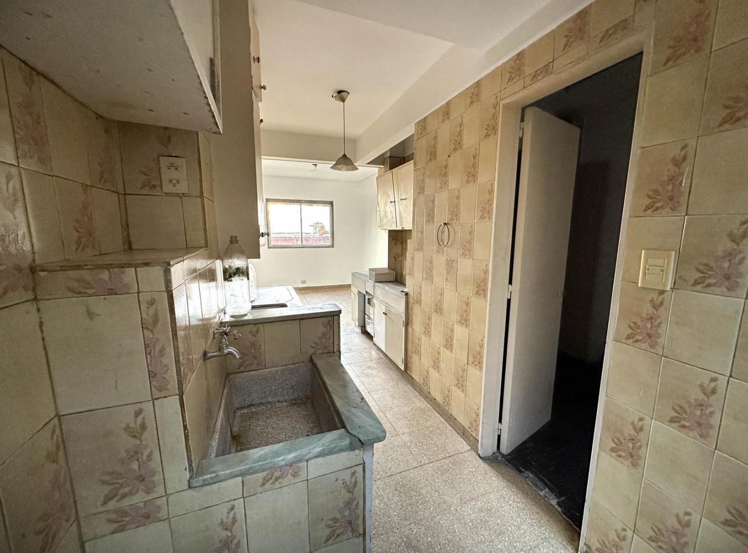 Venta Departamento 3 Dormitorios a Refaccionar