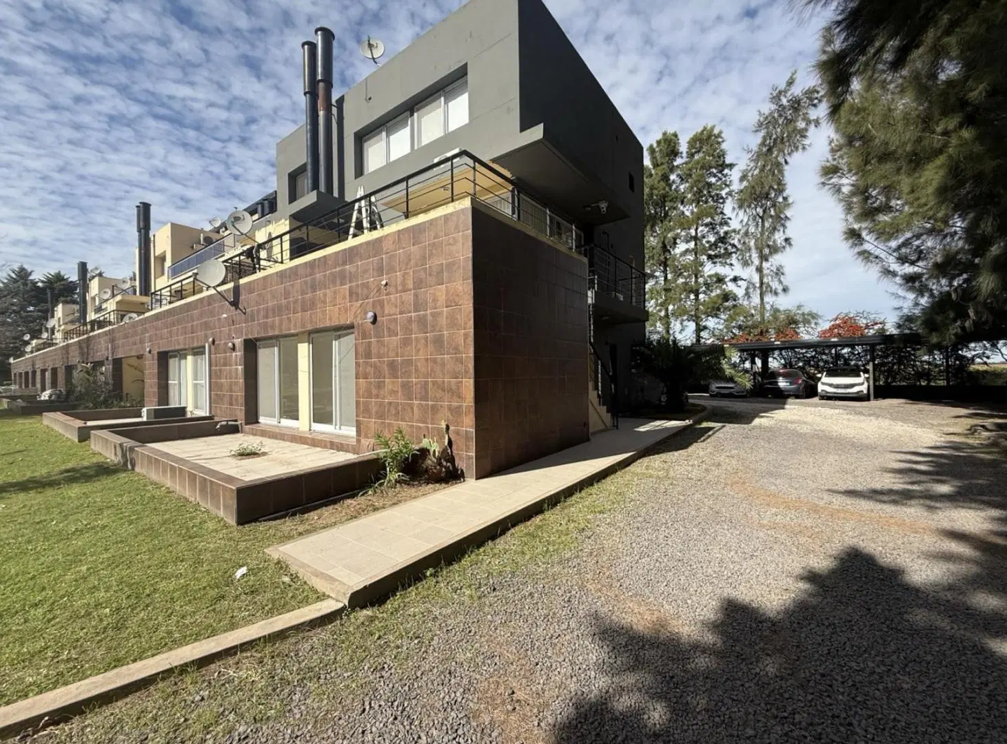 Venta departamento dos dormitorios con cochera barrio cerrado sol parana pueblo esther 1