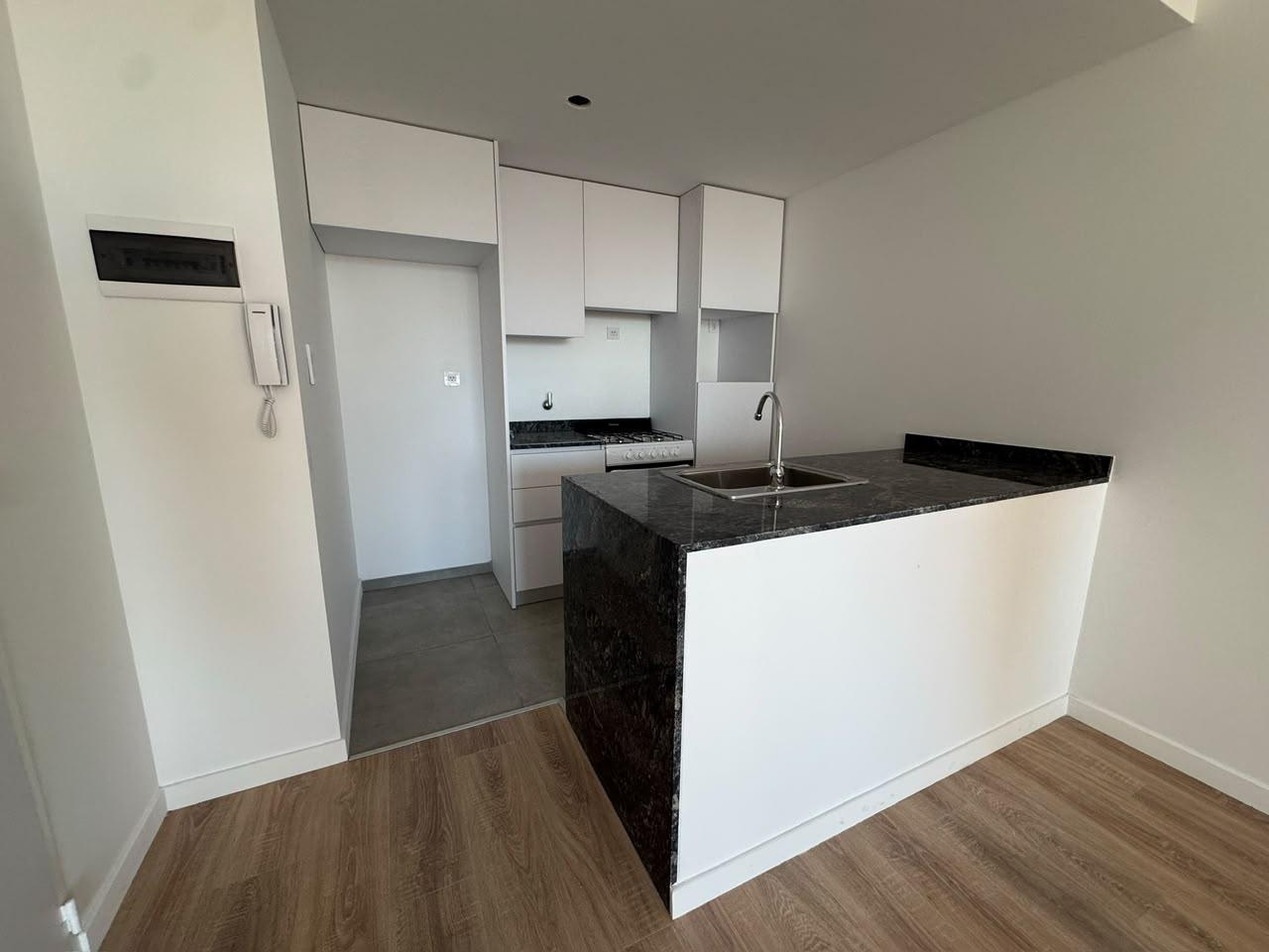 Foto de venta departamento dos dormitorios dos baños opcion cochera moreno 1100, imagen 3