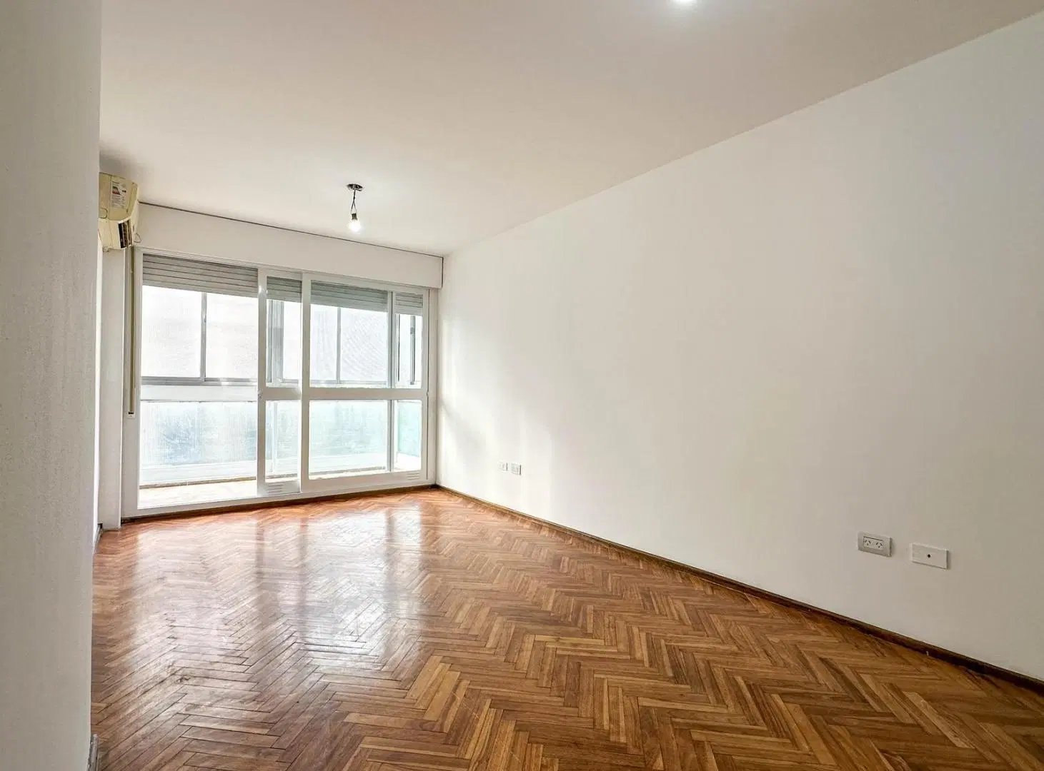 Venta departamento dos dormitorios con balcón y cocina separada apto crédito 2