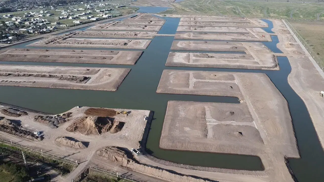 venta terreno en isla Funes Lakes barrio cerrado 8