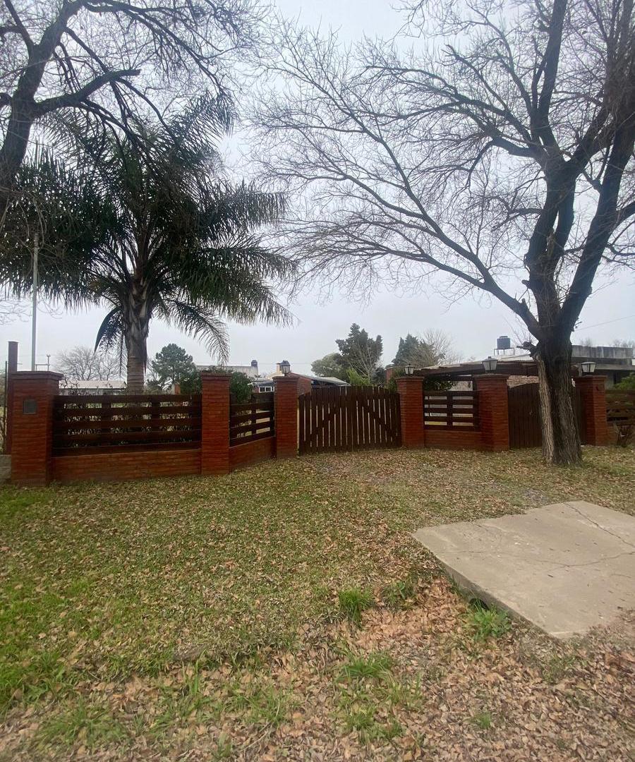 Foto de Venta Casa Andino dos dormitorios, amplio terreno, pileta, imagen 1
