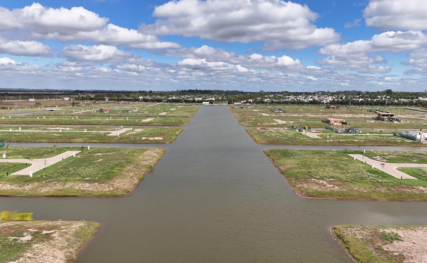 Foto de venta terreno en isla Funes Lakes barrio cerrado, imagen 1