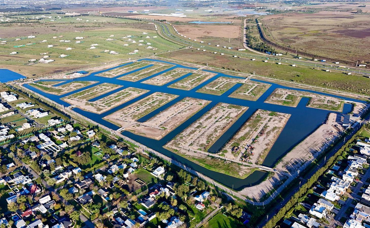 Foto de venta terreno en isla Funes Lakes barrio cerrado, imagen 4