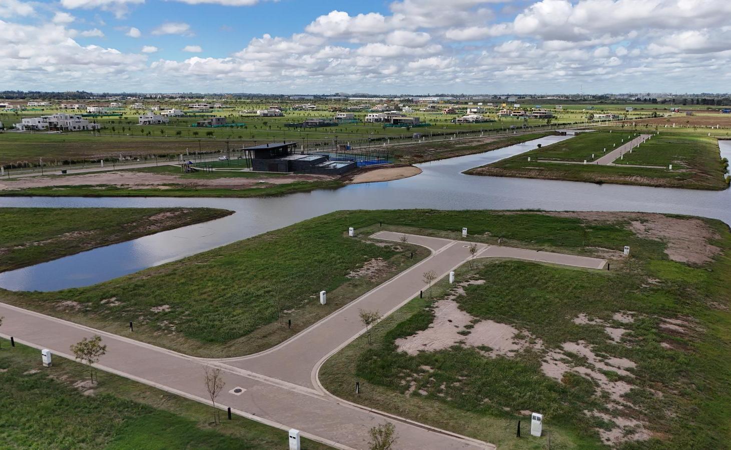 Foto de venta terreno en isla Funes Lakes barrio cerrado, imagen 3