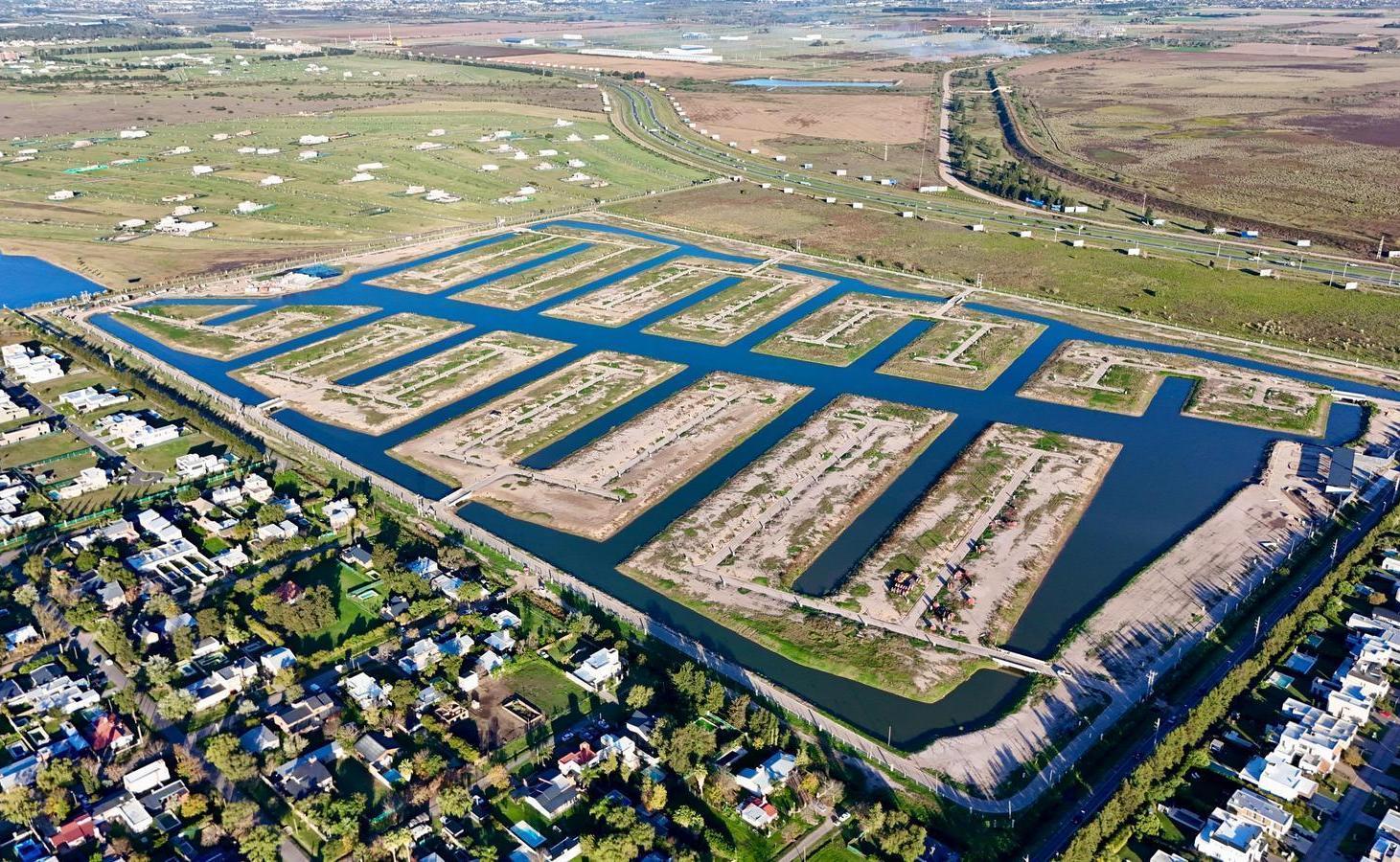 Foto de venta terreno en isla Funes Lakes barrio cerrado, imagen 2