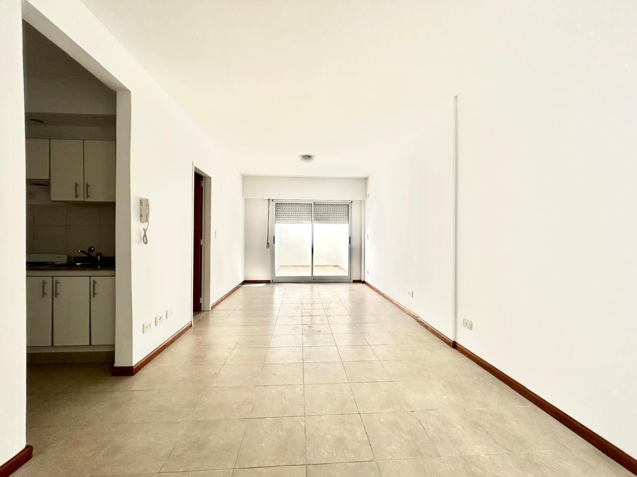 Foto de Venta Monoambiente, cocina separada y patio - Echesortu, imagen 2