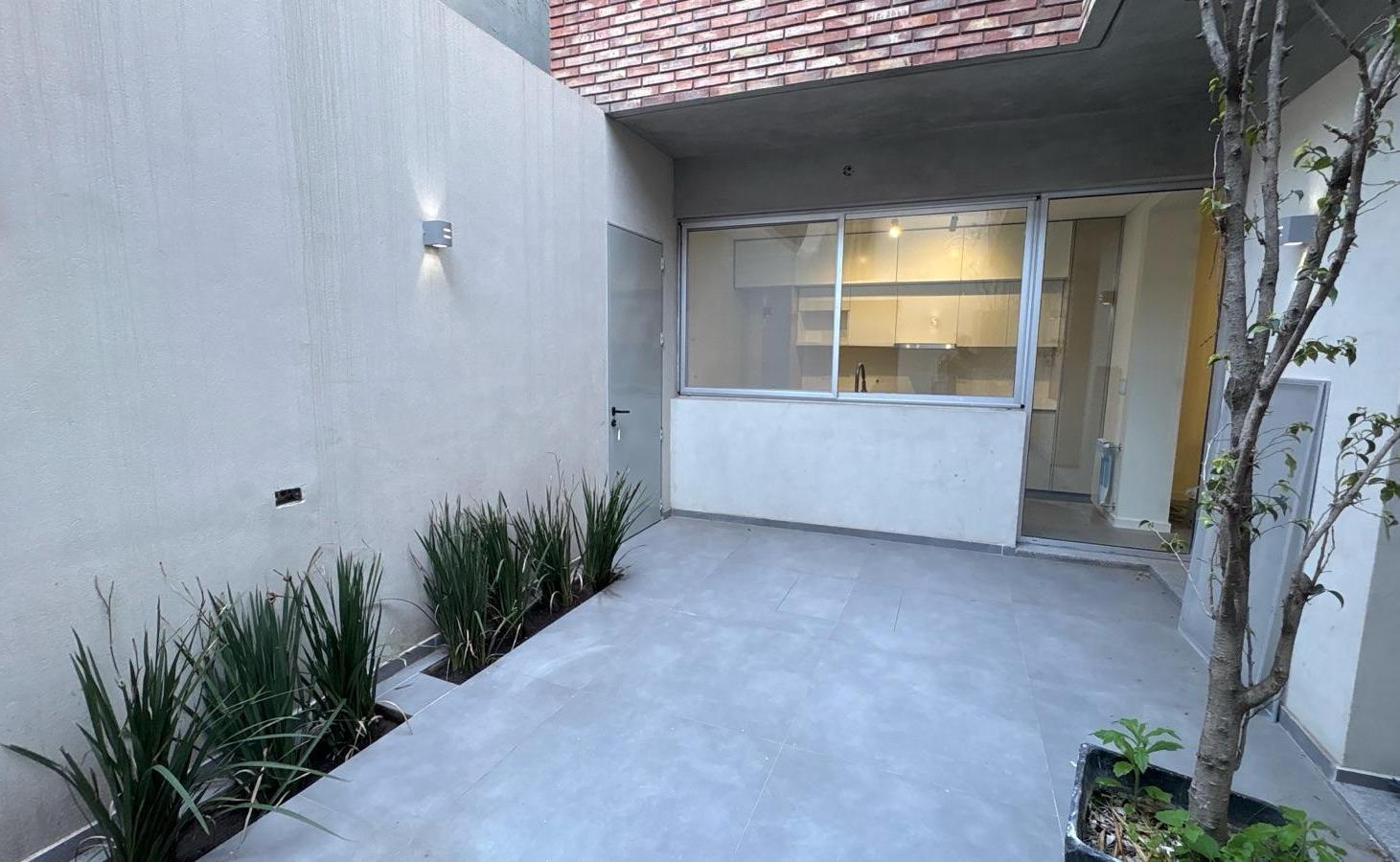Foto de venta casa de pasillo 3 dormitorios estrenar zona rio, imagen 1