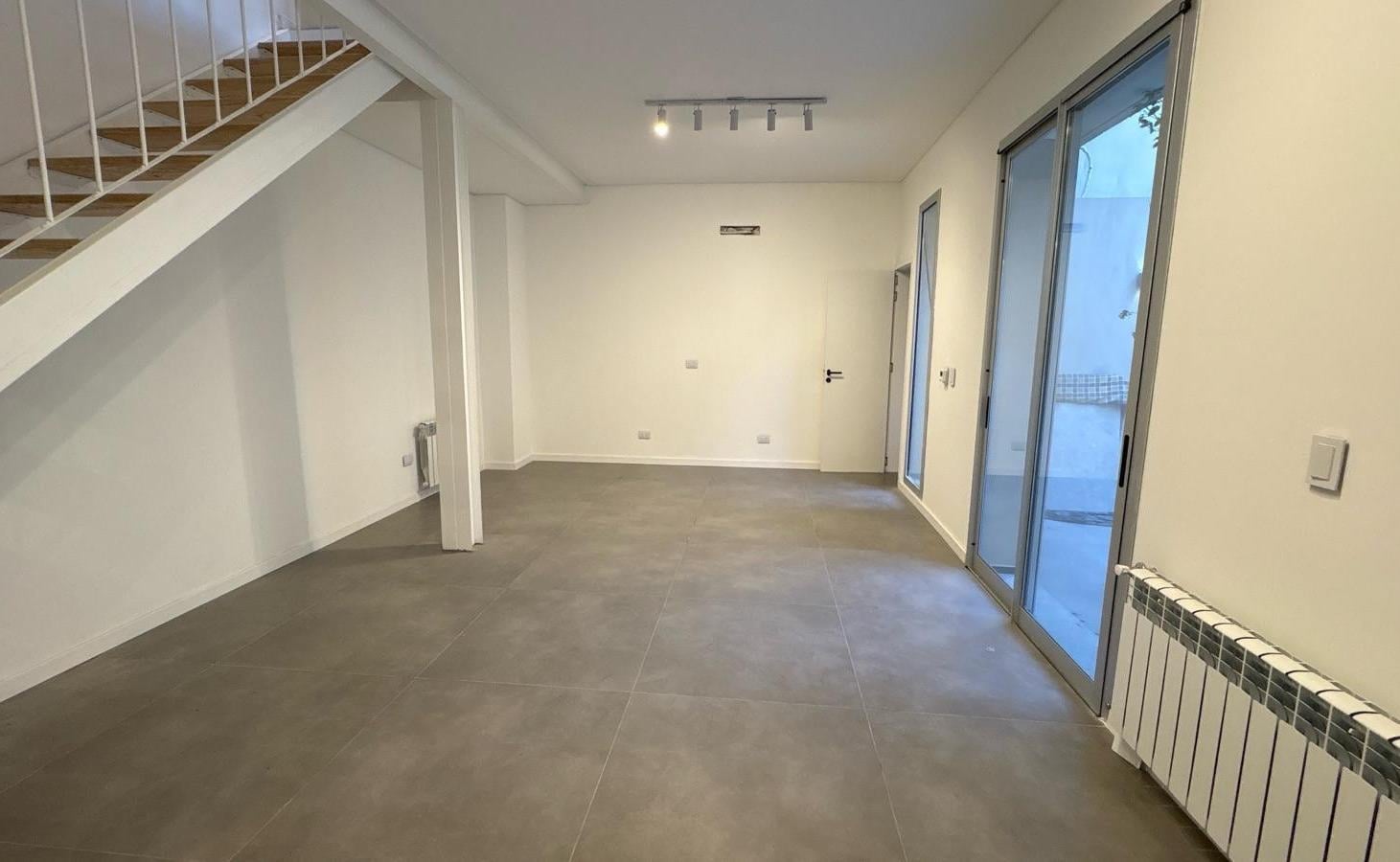 Foto de venta casa de pasillo 3 dormitorios estrenar zona rio, imagen 3