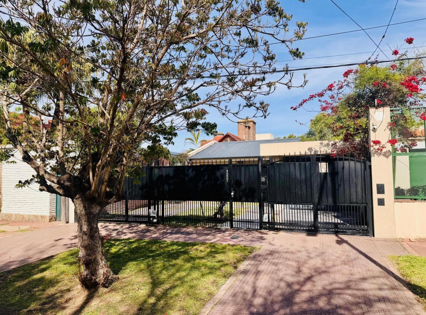Foto de alquiler casa 3 dormitorios alberdi jardin pileta, imagen 1